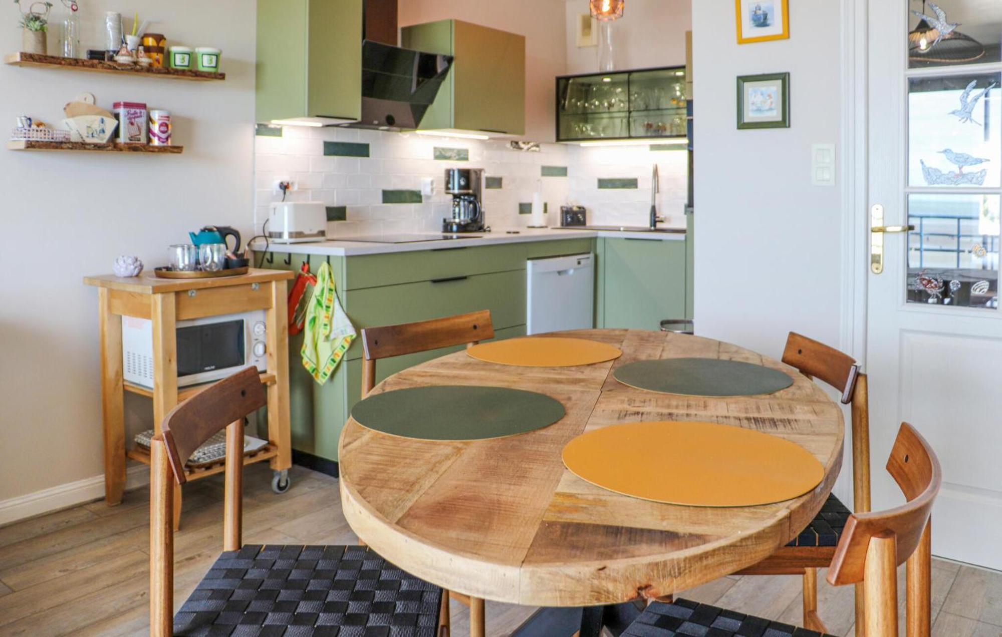 Gorgeous In With Kitchen Apartment *